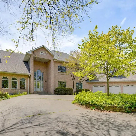 Hot Tub And Sauna Hoffman Estates Villa In Elgin!