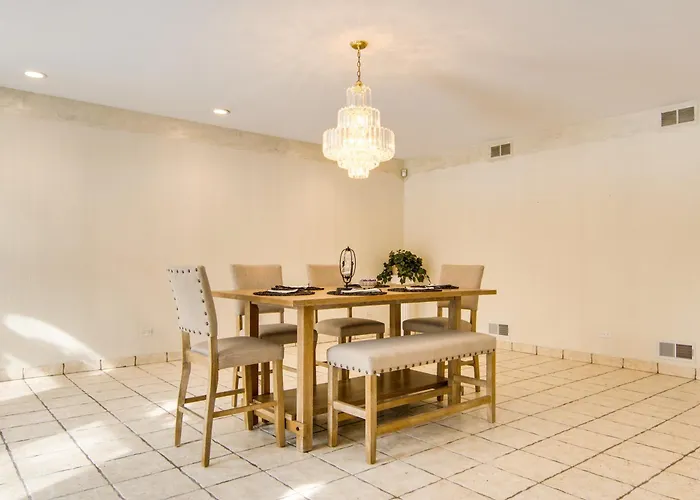 Villa Relaxing Sauna: Hoffman Estates In Elgin!