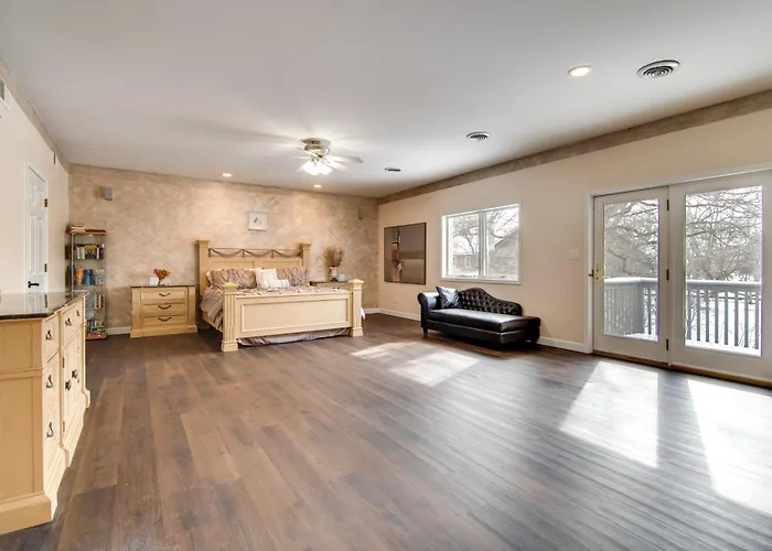 Villa Relaxing Sauna: Hoffman Estates In Elgin!