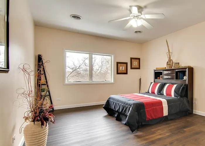 Villa Relaxing Sauna: Hoffman Estates In Elgin! *